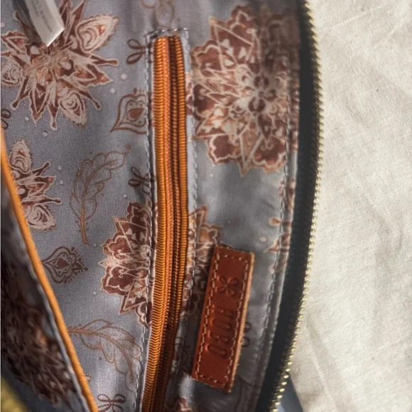 Hobo leather wristlet with tassel - Picture 4 of 5